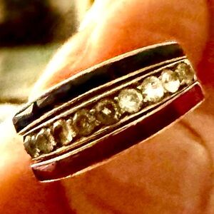 Antique Ruby Diamond Sapphire Ring. size 6.5
Preloved set in 14kt rose gold❤️